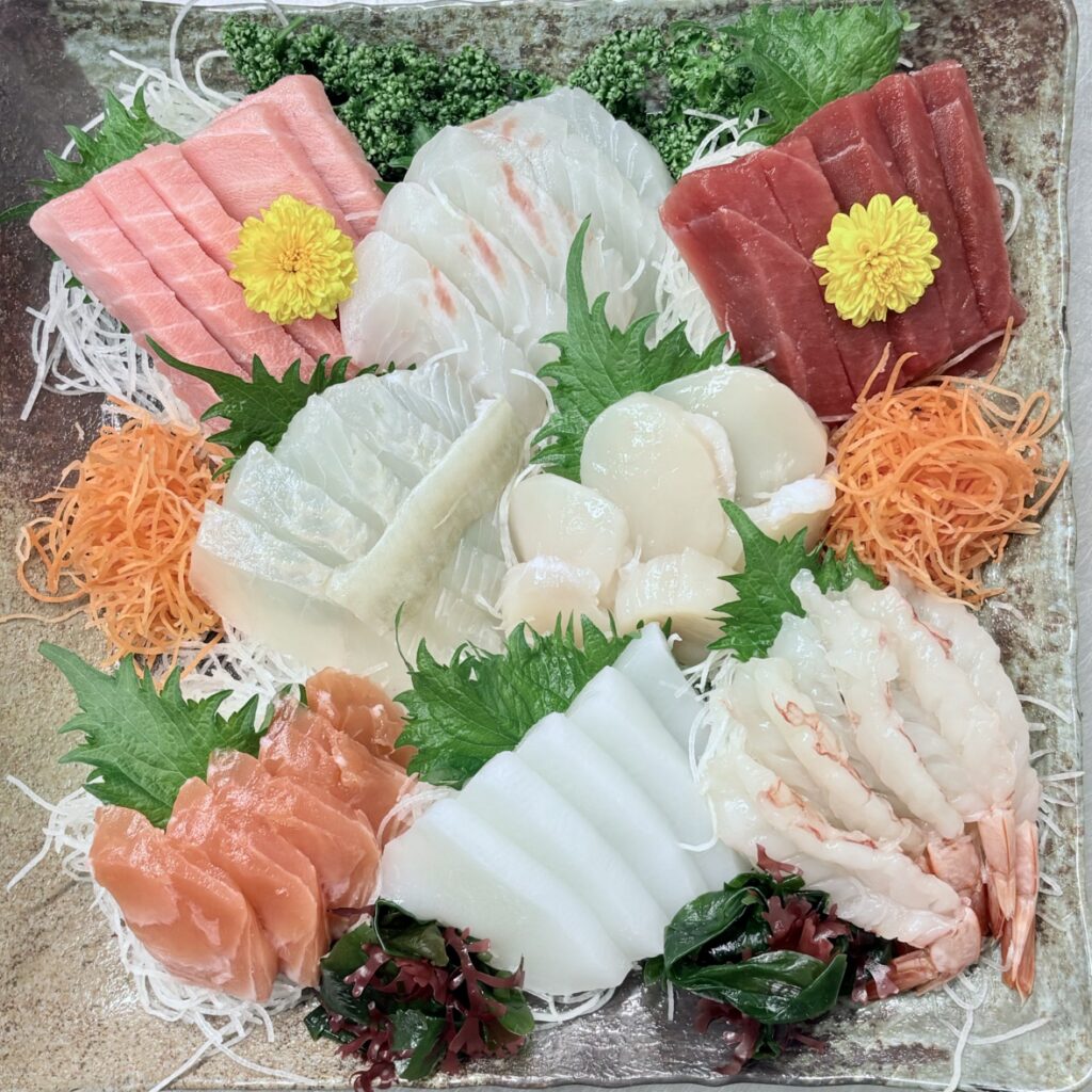 お刺身盛り合わせ【8点盛　本マグロ中トロ入り】