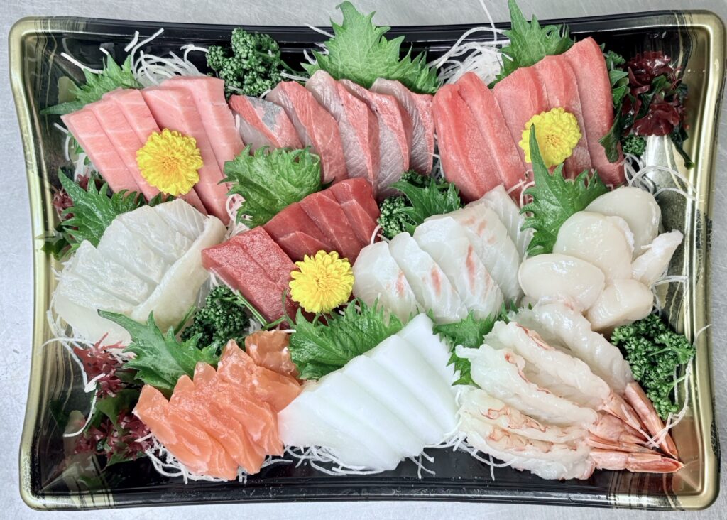 お刺身盛り合わせ【10点盛　本マグロ中トロ入り】